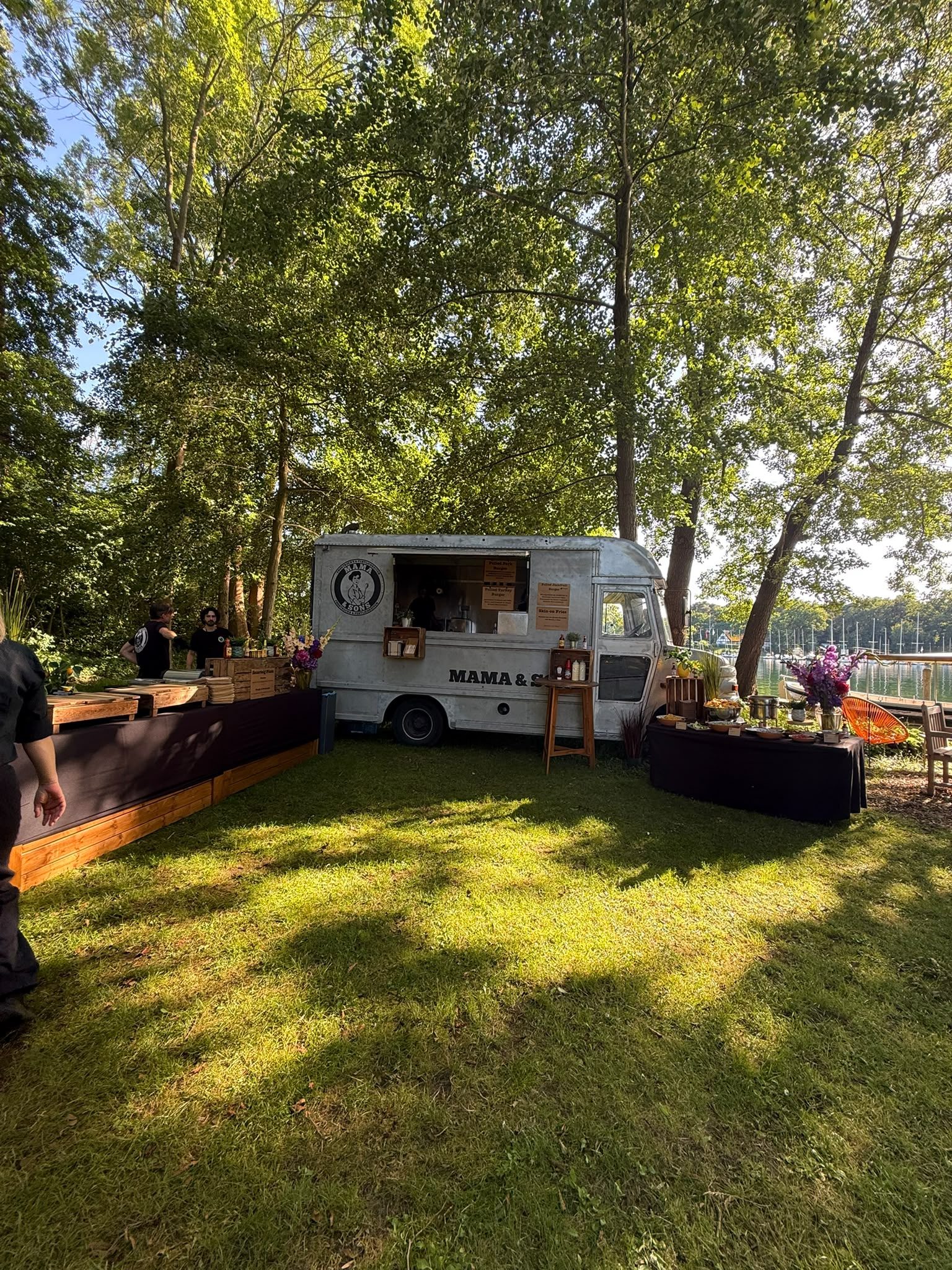Foodtruck Catering Berlin mit Buffet kombiniert 230 Pax